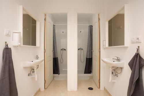 Imagen de la habitación del Hostel La Ventana Azul Surf. Foto 11