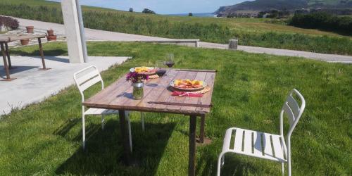 Imagen de los exteriores del Hostel Langre Wayve House. Foto 7