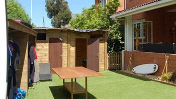 Imagen de los exteriores del Hostel Las Dunas, Castrill&oacute;n. Foto 7