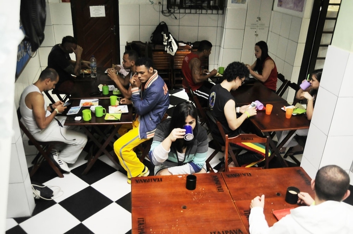 Imagen del bar/restaurante del Hostel Le House. Foto 2