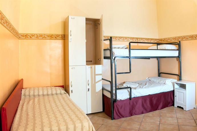 Imagen de la habitación del Hostel Legends, Roma. Foto 6