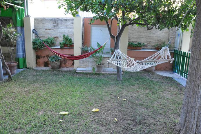 Imagen de los exteriores del Hostel Lemon Garden Sevilla. Foto 8