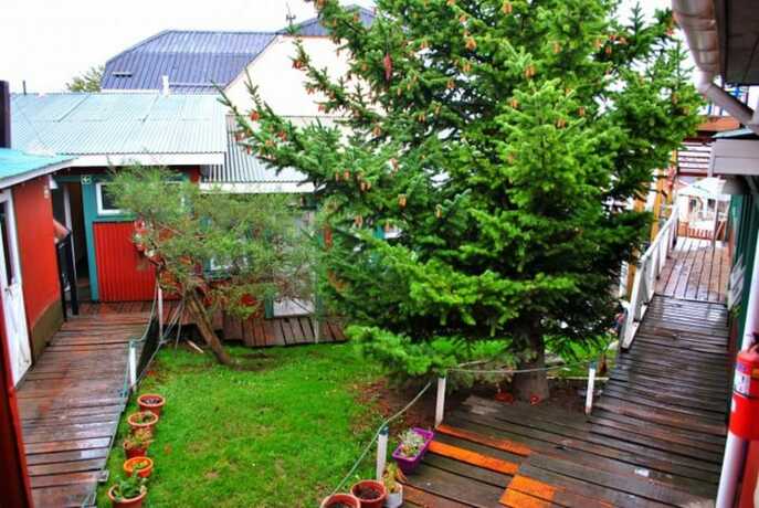 Imagen de los exteriores del Hostel Los Cormoranes. Foto 31