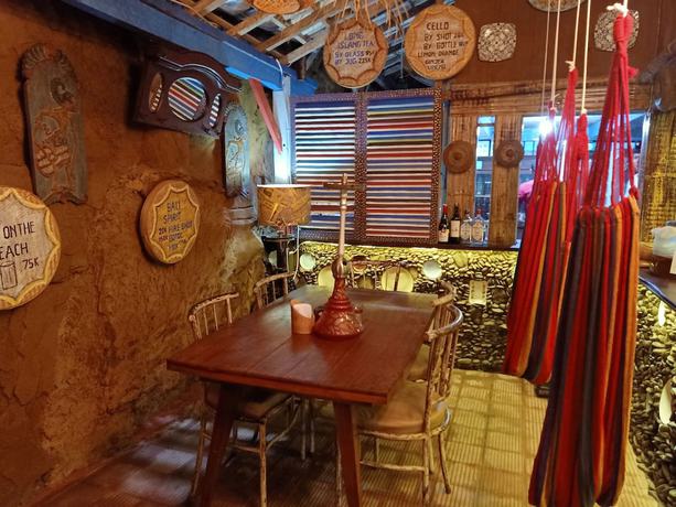 Imagen del bar/restaurante del Hostel Lovina Central. Foto 5