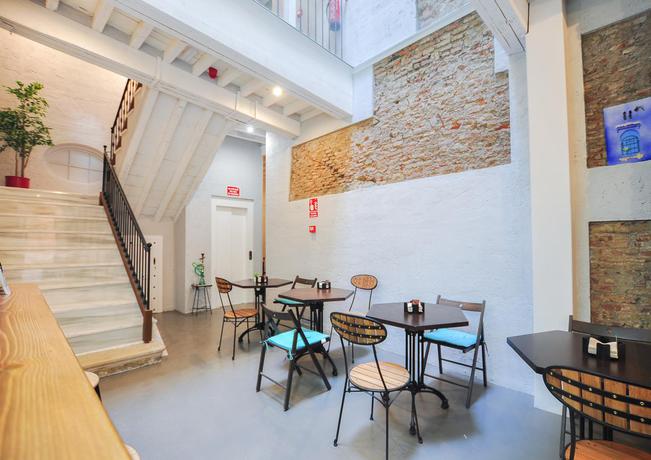 Imagen del bar/restaurante del Hostel Málaga Boutique - Solo Adultos. Foto 3