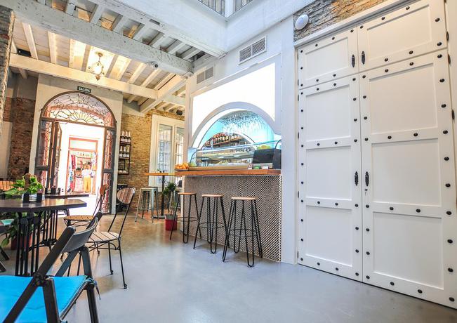 Imagen del bar/restaurante del Hostel Málaga Boutique - Solo Adultos. Foto 6