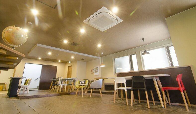 Imagen de los interiores del Hostel Magic Bus Otaru. Foto 15
