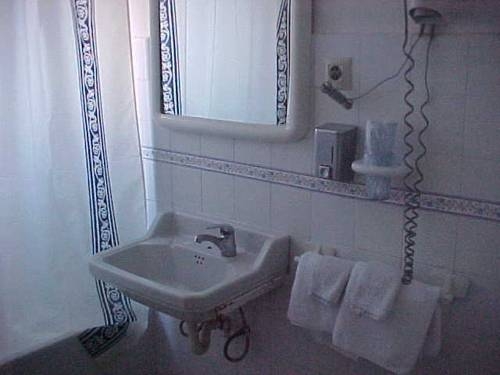 Imagen de la habitación del Hostel Maricel, Sitges. Foto 6