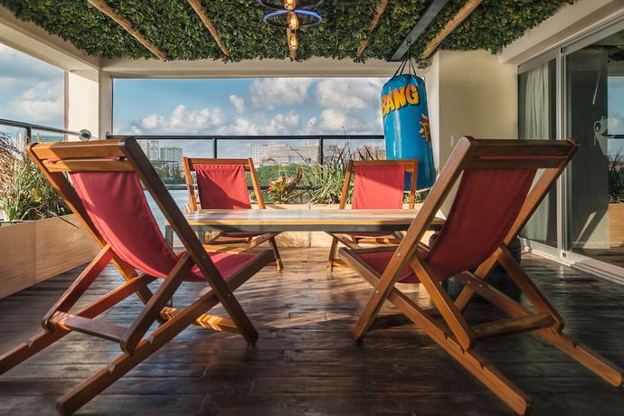 Imagen de los exteriores del Hostel Mayan Monkey Cancun. Foto 11