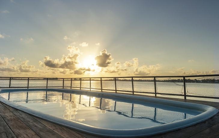 Imagen de la piscina del Hostel Mayan Monkey Cancun. Foto 15