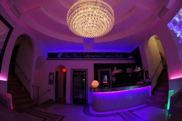 Imagen de los interiores del Hostel Miami International by Lowkl. Foto 7