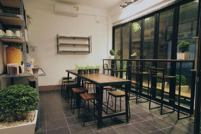 Imagen de los interiores del Hostel Mint, Bangkok. Foto 26
