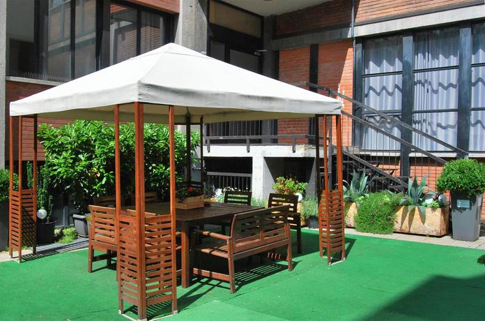 Imagen de los exteriores del Hostel Mio. Foto 11