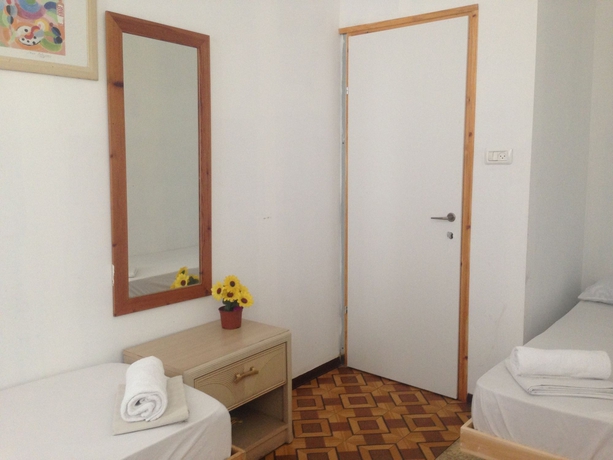 Imagen de la habitación del Hostel Momo's -. Foto 4