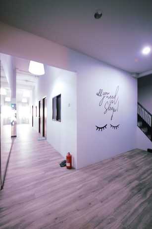 Imagen de los interiores del Hostel Moni Gallery (sg Clean). Foto 10