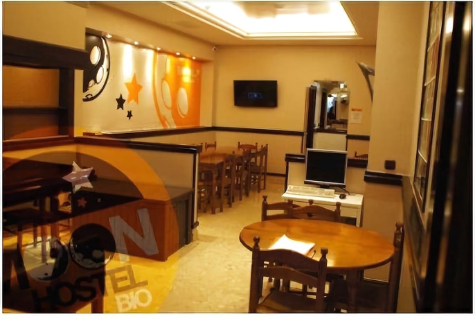 Imagen del bar/restaurante del Hostel Moon Bio. Foto 3