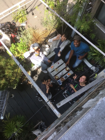 Imagen de los exteriores del Hostel Music Uni Street Backpackers. Foto 15