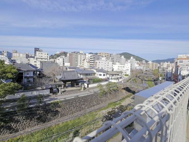Imagen de los exteriores del Hostel Nagasaki International Akari. Foto 14