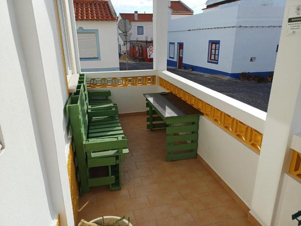 Imagen de los interiores del Hostel Nature, Zambujeira do Mar. Foto 9