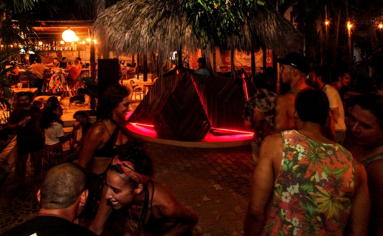 Imagen del bar/restaurante del Hostel N&iacute;lu Puerto Escondido by Selina. Foto 5