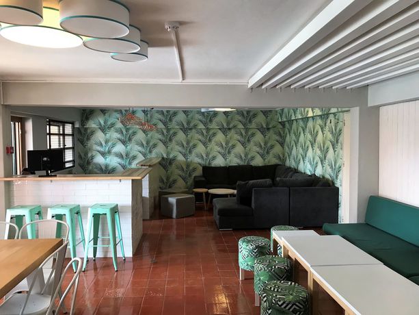 Imagen del bar/restaurante del Hostel Nice Way Cascais and SurfCamp. Foto 8