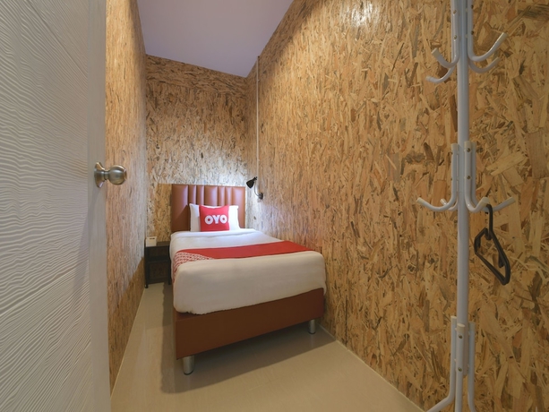 Imagen de la habitación del Hostel OYO 526 Baan Wararin. Foto 3