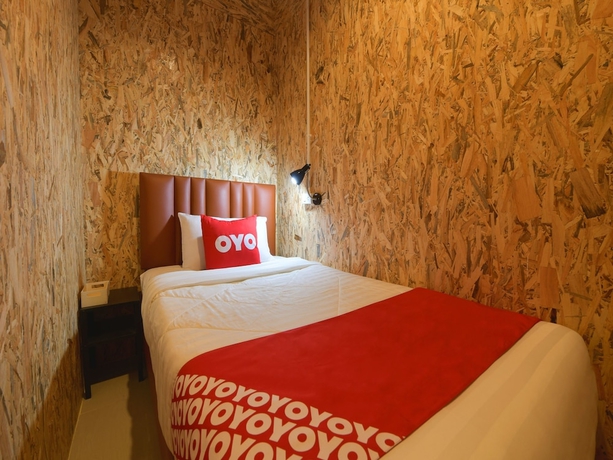 Imagen de la habitación del Hostel OYO 526 Baan Wararin. Foto 4