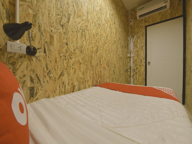 Imagen de la habitación del Hostel OYO 526 Baan Wararin. Foto 12