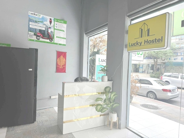 Imagen de los interiores del Hostel OYO 75465 Lucky. Foto 17