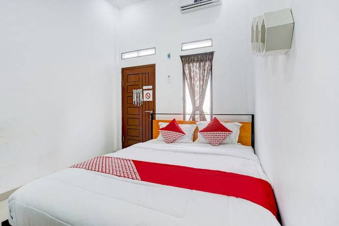 Imagen de la habitación del Hostel OYO 90124 Oemah Ratu Syariah. Foto 4