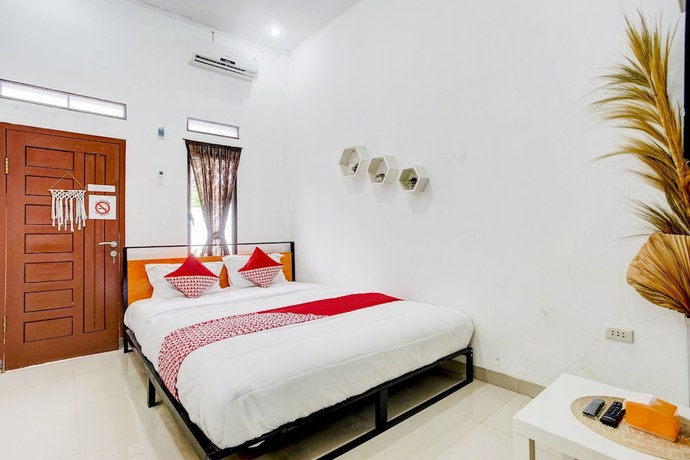 Imagen de la habitación del Hostel OYO 90124 Oemah Ratu Syariah. Foto 7