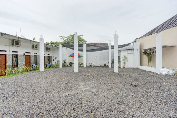 Imagen de los interiores del Hostel OYO 90124 Oemah Ratu Syariah. Foto 19