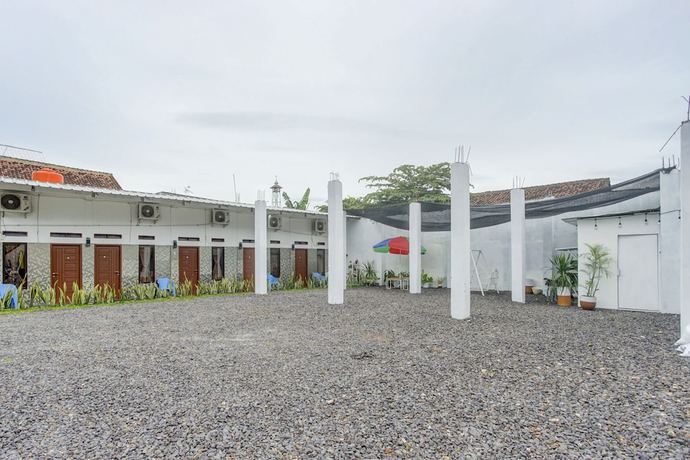 Imagen de los interiores del Hostel OYO 90124 Oemah Ratu Syariah. Foto 20