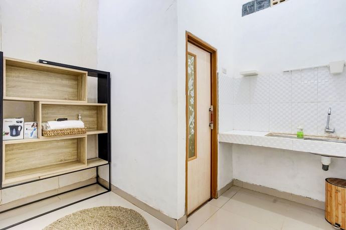 Imagen de la habitación del Hostel OYO 90124 Oemah Ratu Syariah. Foto 12