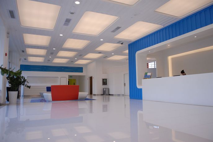 Imagen de los interiores del Hostel Oct East Cargo Shenzhen. Foto 8