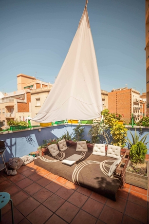 Imagen de los exteriores del Hostel Onefam Sants by Hostel One. Foto 11