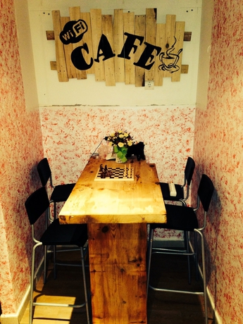 Imagen del bar/restaurante del Hostel Onefam Sants by Hostel One. Foto 3