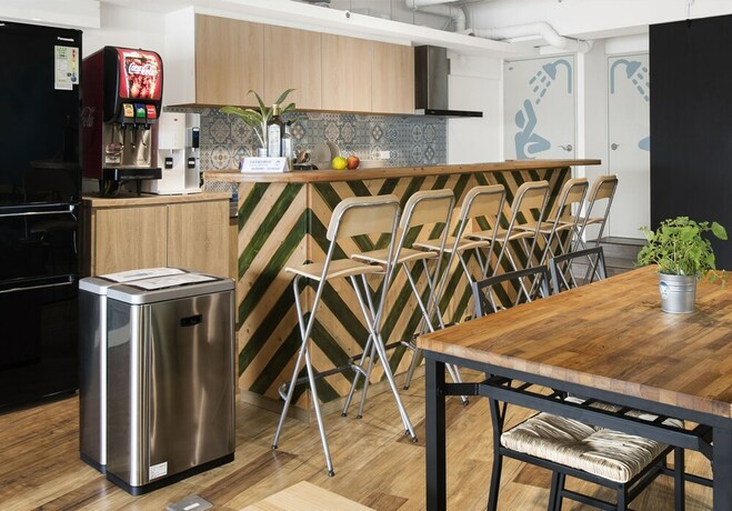 Imagen de los interiores del Hostel Paper Plane. Foto 34