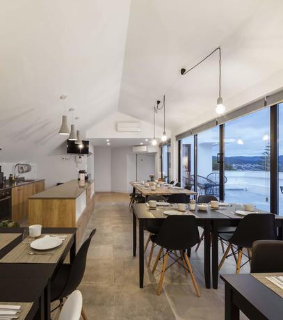 Imagen de los interiores del Hostel Penedo da Saudade Suites and. Foto 9