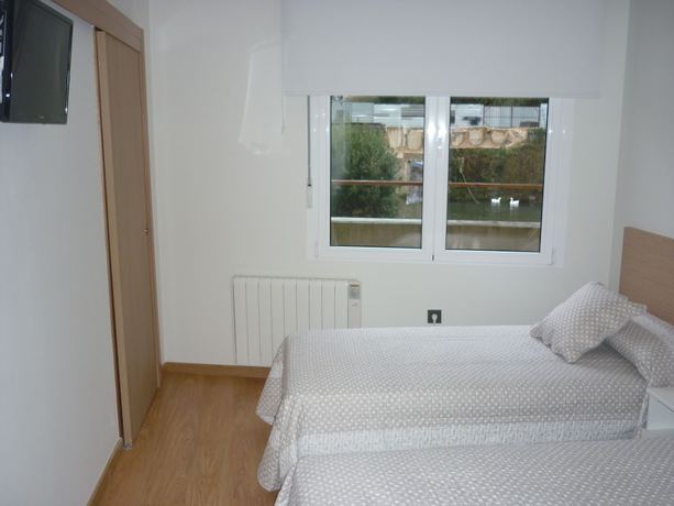 Imagen de la habitación del Hostel Pensión Albergue Puente Ribeira. Foto 20