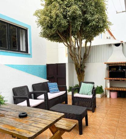 Imagen de los exteriores del Hostel Pirata Milfontes. Foto 8