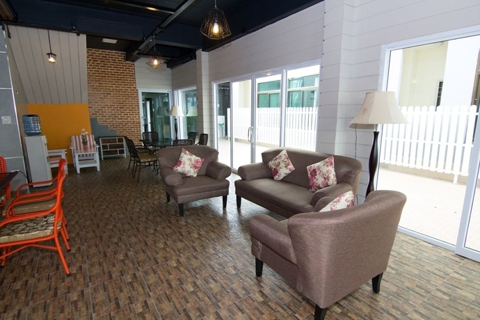 Imagen de los interiores del Hostel Prajaktra City. Foto 7