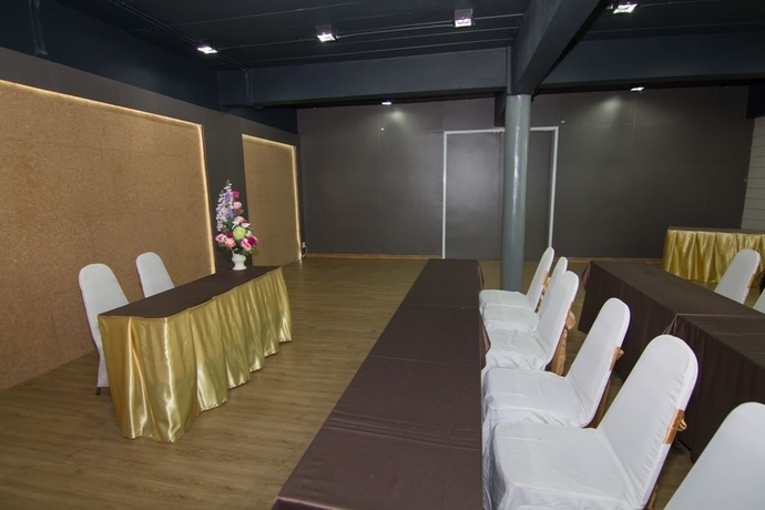 Imagen de los interiores del Hostel Prajaktra City. Foto 9