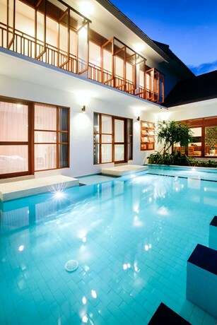 Imagen de la piscina del Hostel Pudak Sari Unizou. Foto 21