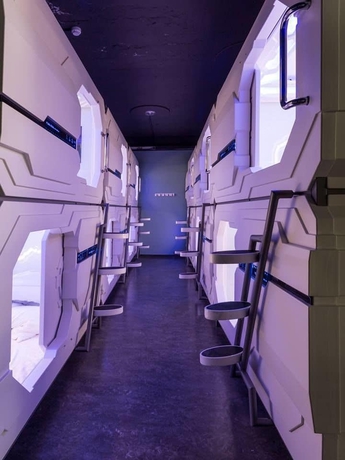 Imagen de los interiores del Hostel Puffin Nest Capsule. Foto 6