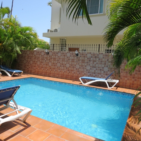 Imagen de la piscina del Hostel Punta Cana. Foto 5