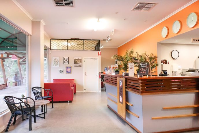 Imagen de los interiores del Hostel Red Rock, Alice Springs. Foto 16