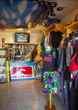 Imagen de los interiores del Hostel Red Star Surf -. Foto 18