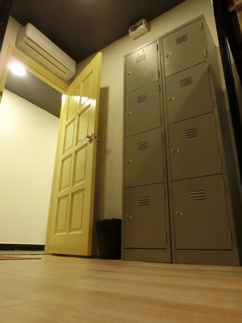 Imagen de los interiores del Hostel Revopackers Beds and Bunks. Foto 10