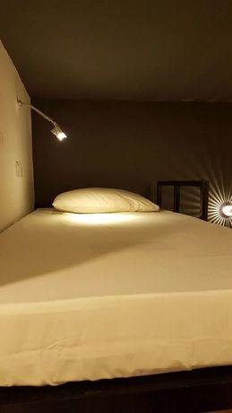 Imagen de los interiores del Hostel Revopackers Beds and Bunks. Foto 12